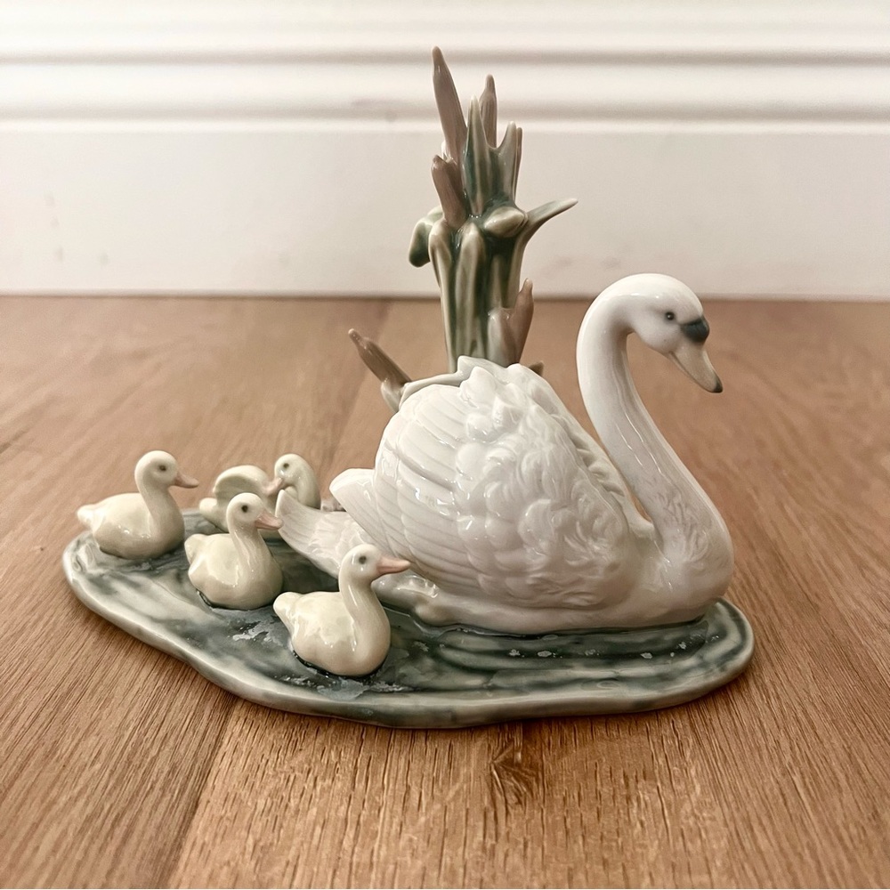 Lladro Fine Porcelain "Follow Me" Swan Family #5722 Figurine Spain